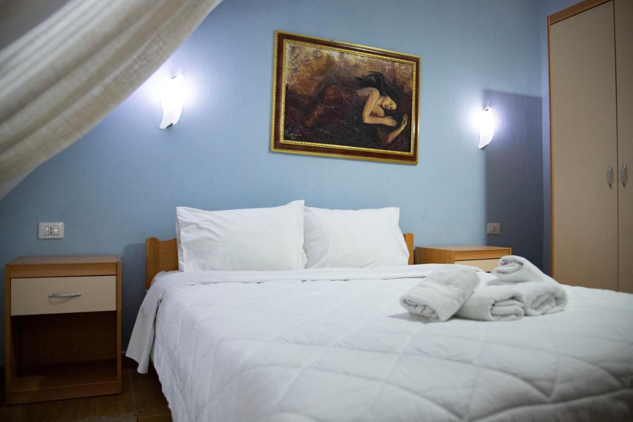 Hotel Oaz Durrës Esterno foto