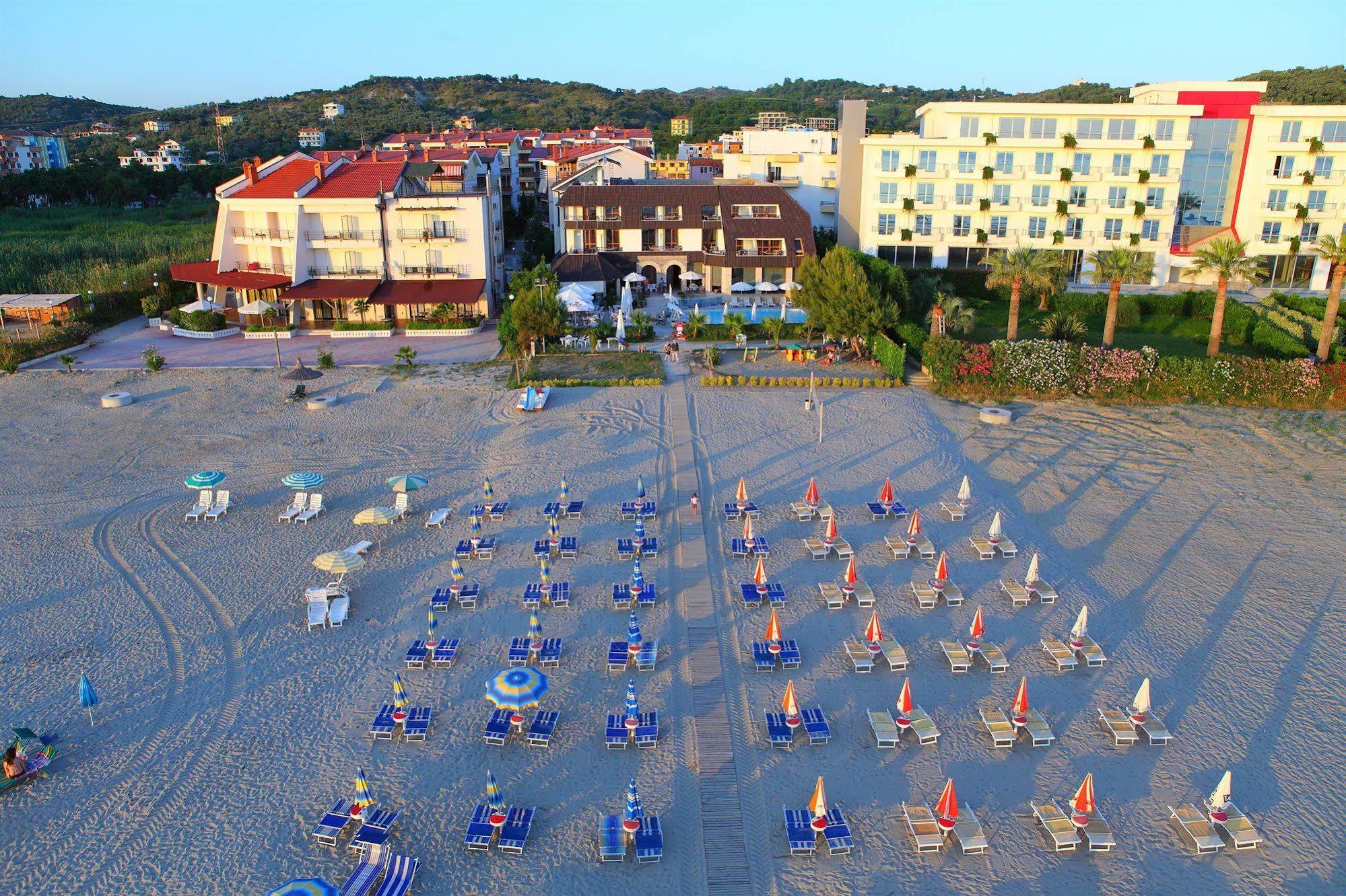 Hotel Oaz Durrës Esterno foto